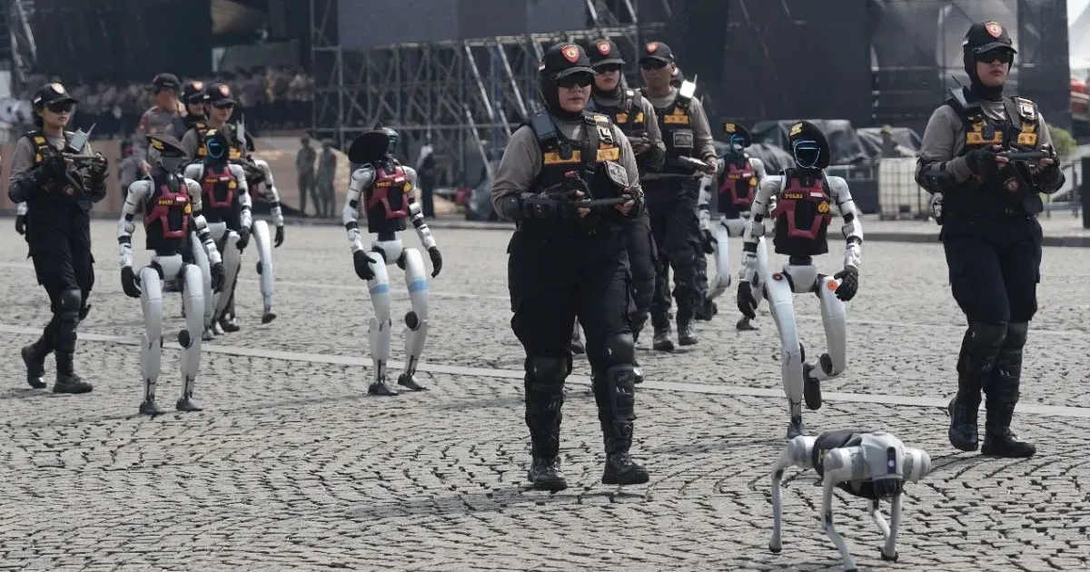 Robot K9 Polri di HUT Bhayangkara Mendeteksi Bahan Peledak